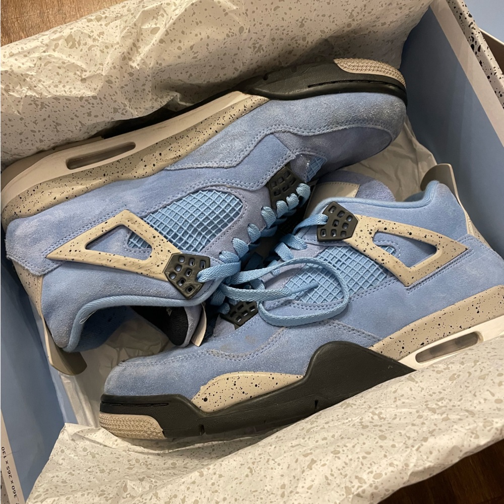Air Jordan 4 Retro University blue men’s size 11.5